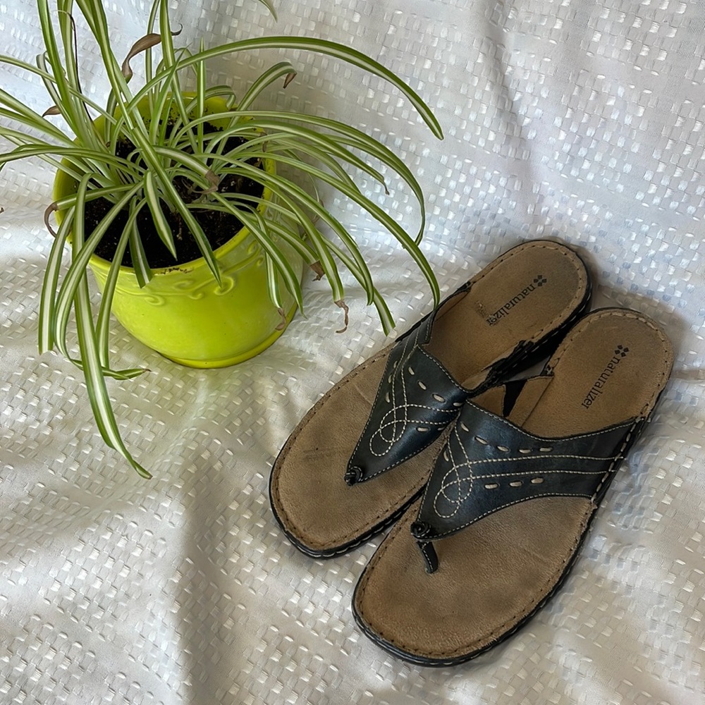 🌸Naturalizer leather upper black sandals